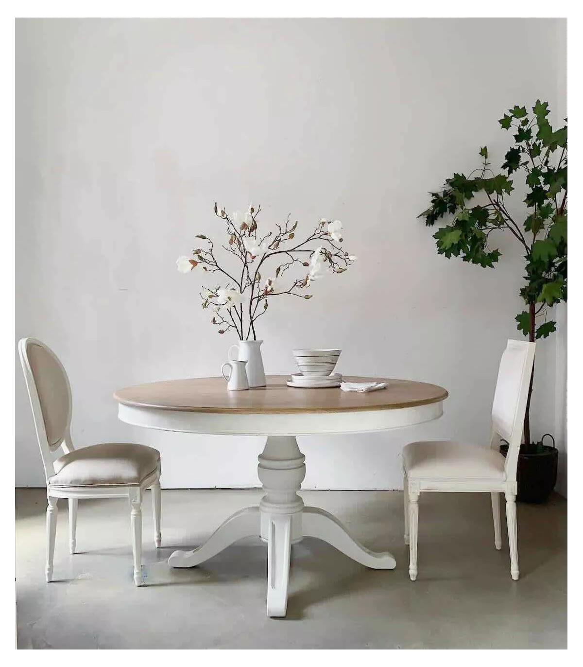 Mesa comedor blanca redonda extensible estilo flamenco